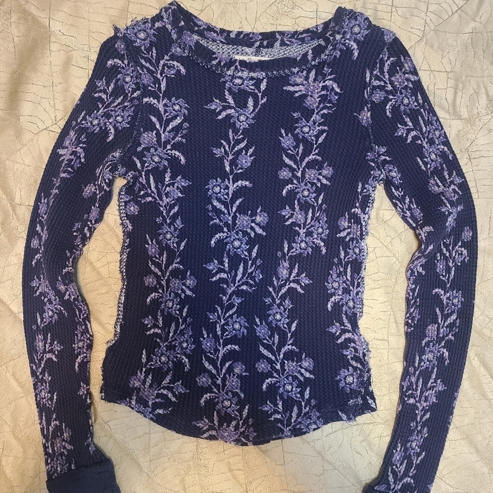 We The Free Navy and Lavender Floral Waffle Knit Top Size Small.